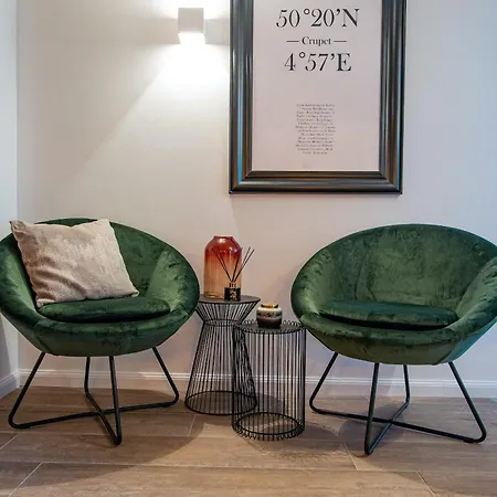 Le Cinq-chambre A Avec Entree Independante *
