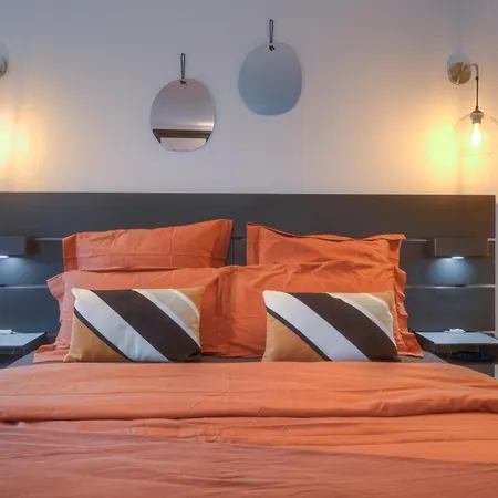 Le Cinq-chambre A Avec Entree Independante